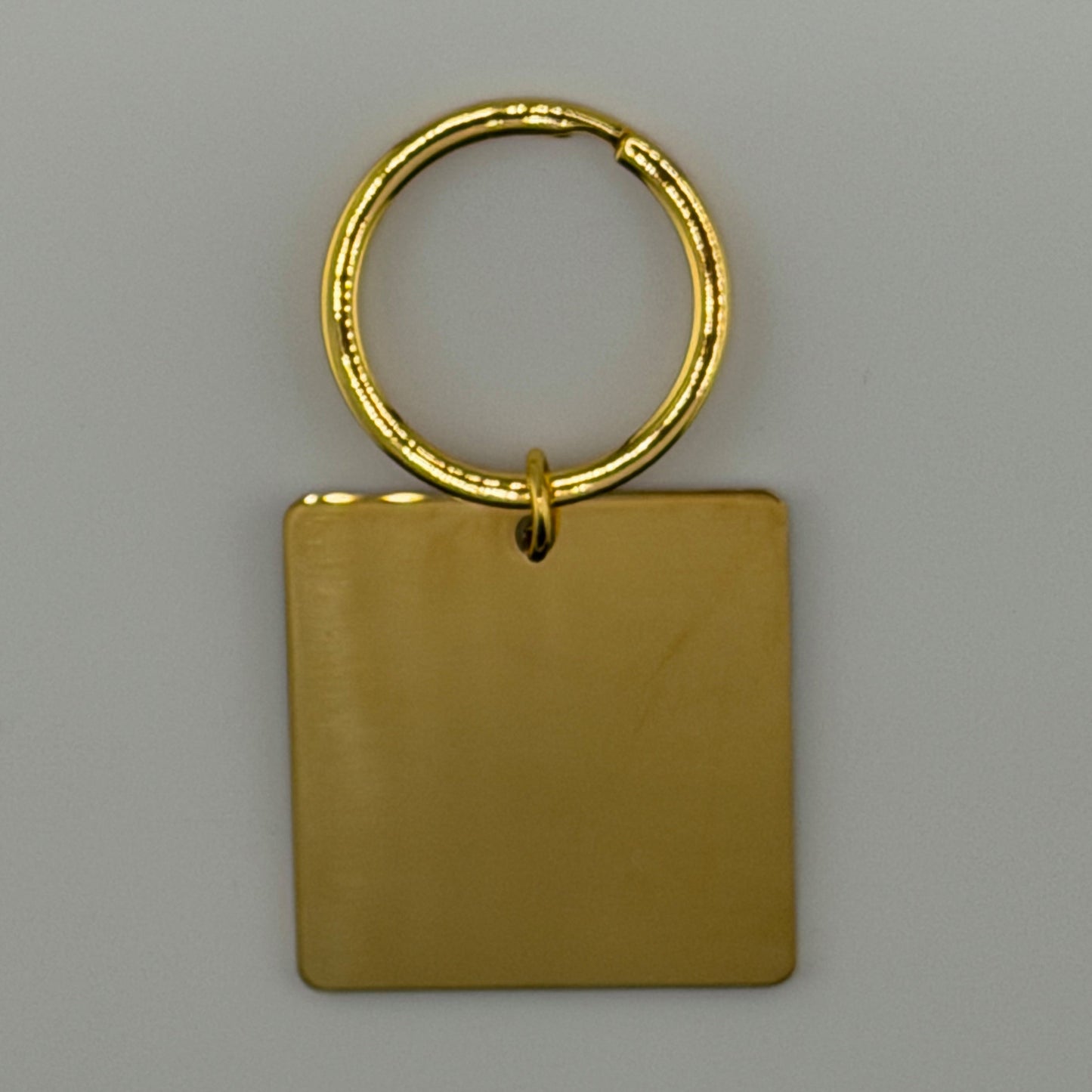 Lasergravierter Schlüsselanhänger aus Edelstahl mit Namen, personalisiert