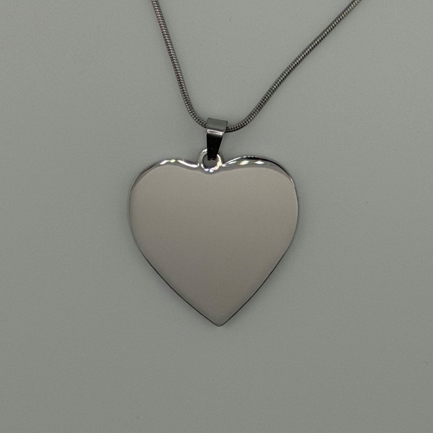 Lasergravierter Halskette aus Edelstahl mit Namen, personalisiert
