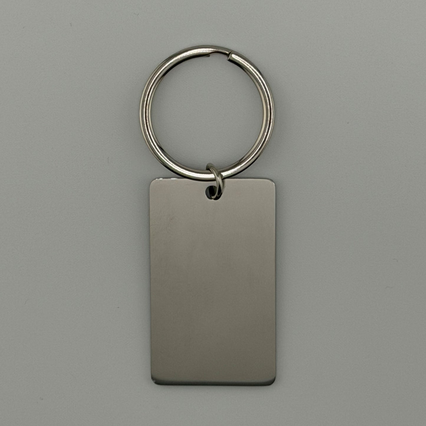 Lasergravierter Schlüsselanhänger aus Edelstahl mit Namen, personalisiert
