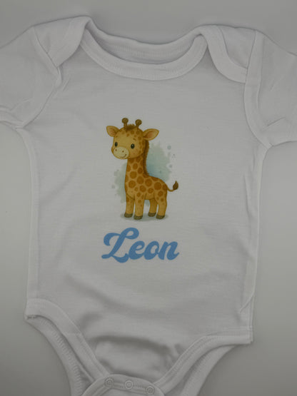 Personalisierter Babybody mit Namen, weiss, hochwertiger Druck von persit.ch
